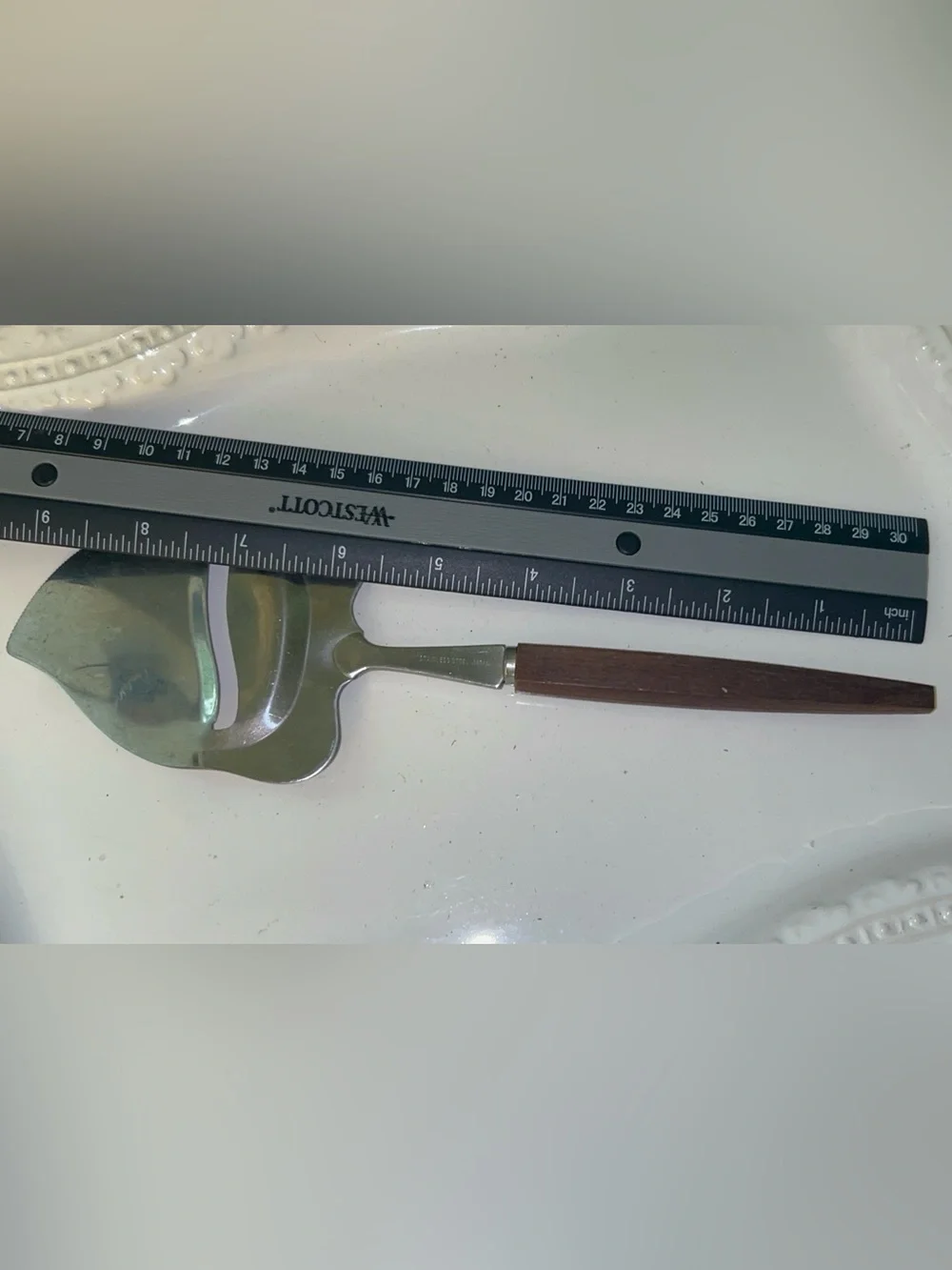 Vintage mid-century leaf-shaped cheese slicer